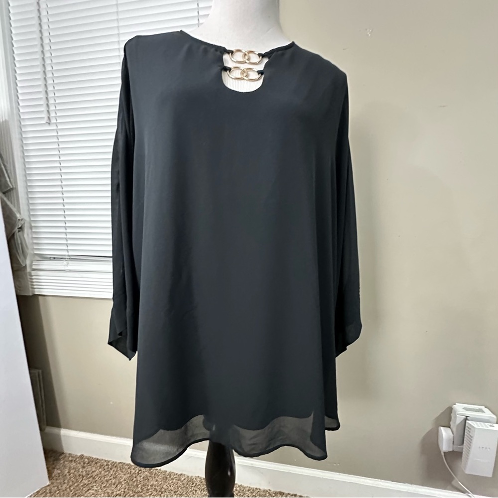 C est women’s size 14/16 flowy  sleeve‎ blouse with gold accent at neckline